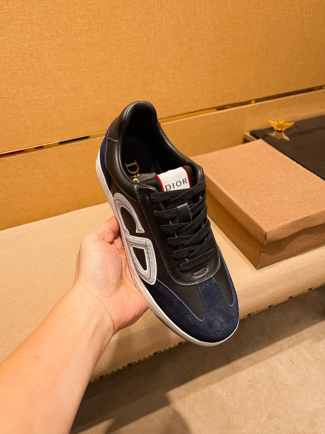 Men's shoes 💰 420💰【Dior】🔥 High-end men's shoes brand official website 1:1 latest masterpiece: the upper is made of Italian imported first-layer cowhide with a comfortable and breathable lining➕original non-slip and wear-resistant outsole🔥, making walking more convenient and comfortable! An exclusive new model, a stunning work, a beautiful 1:1 replica [color] compared to the official quality! Create a fashionable personality to set off your uniqueness! A must-have for trendy men! Classic 🔥Size: 38-44 Color: 🔥 2⃣️colors available🔥.